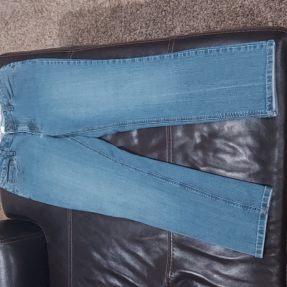 Straight leg stretchy jeans.